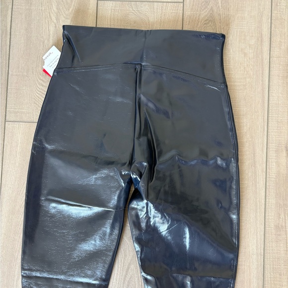 NWT Spanx Faux Leather Patent Leather Leggings in Dark Navy - Picture 7 of 9